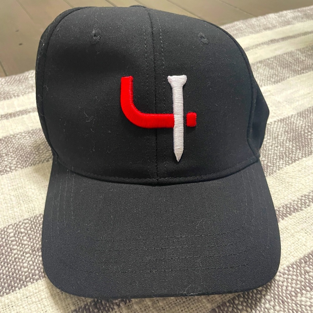 SHORT PAR 4 FOUR Golf Cap Fitted Black Ball Hat NWOT